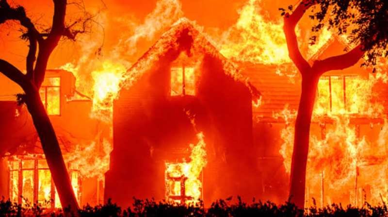 Palos Fire Erupts and Threatens Homes in Los Angeles County