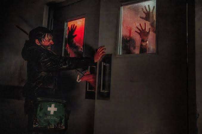 ‘Resident Evil’ es divertida, aterradora y una de las mejores películas de terror del año