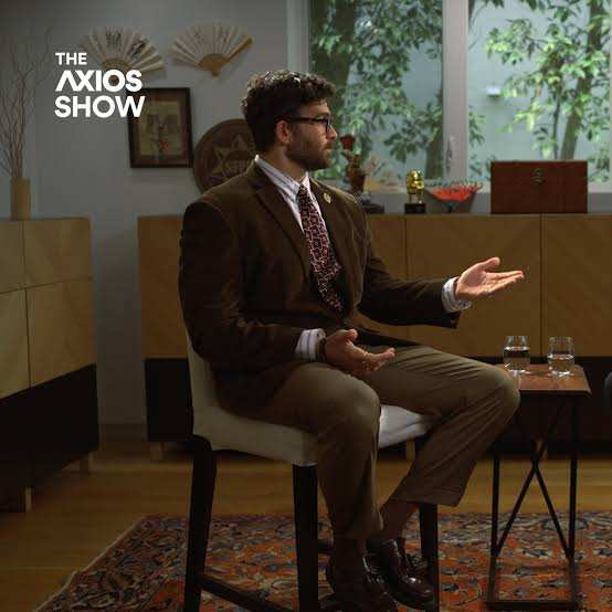"The Axios Show": Hasan Piker quiere hacer campaña por AOC en 2028