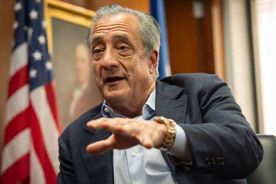 El jefe del Servicio Postal dice que el trabajo se ha detenido en el sistema clave para el esfuerzo de Trump de limitar el voto por correo