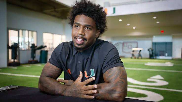 Lyle des Hurricanes s'échauffe à Wake Forest mais ne joue pas