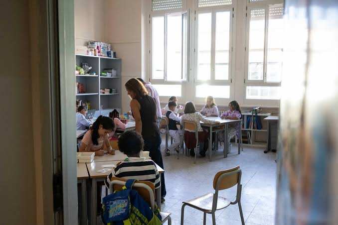 梅洛尼考虑更严格的学校法律以应对极右翼崛起
