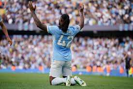 Man City s'impose dans un thriller à 8 buts contre Sunderland et prend la tête de la Premier League