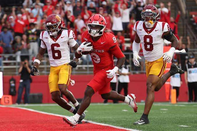 USC fends off Rutgers to hold steady at No. 12