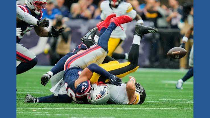 TreVeyon Henderson court pour un TD et les Patriots malmènent Aaron Rodgers dans une victoire 20-3 contre les Steelers