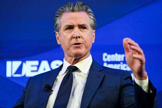 Gobernador de California firma un amplio paquete de proyectos de ley para la supervisión de centros de datos