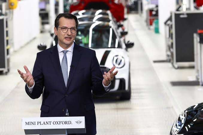 Le PDG de BMW voit le risque de voitures chinoises bon marché en Europe mais s'oppose aux tarifs douaniers