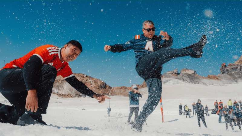 Adam Vinatieri établit un record Guinness pour un coup de pied à haute altitude