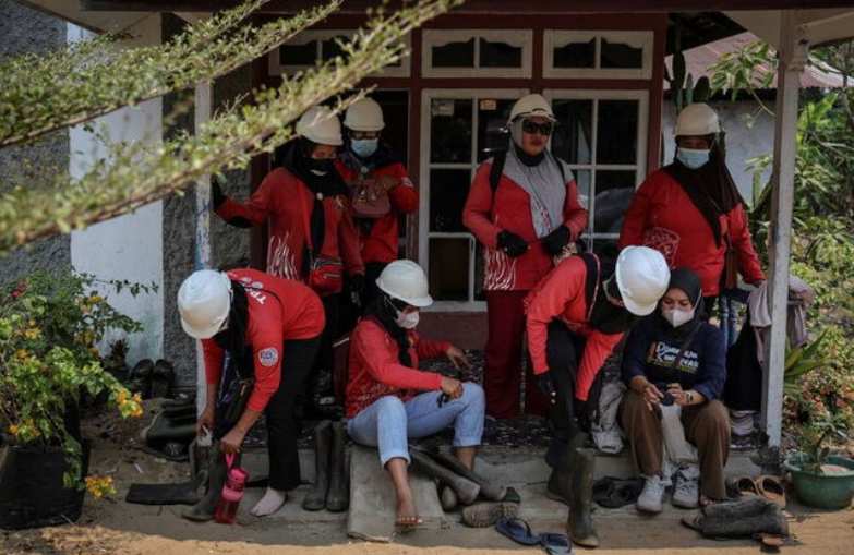 Las voluntarias de Borneo luchan contra los peores incendios forestales en 11 años