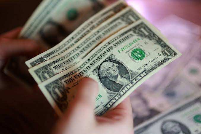 ارتفاع الدولار يبلغ ترامب والخزانة أن 'البيت' يخسر