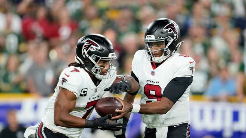 Bijan Robinson’s TD has Falcons tied 7-7 with Packers