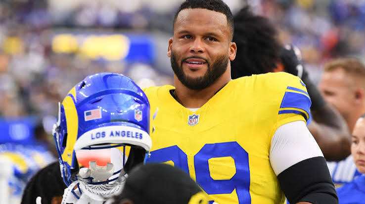 亚伦·唐纳德在重看公羊队和NFL回归的比赛录像后，认为有很多可以继续改进的地方