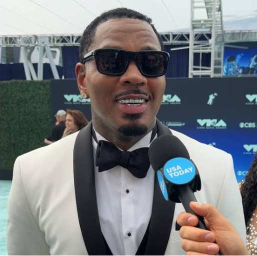 Rapper Kevin Gates shows off his expensive smile at 2026 VMAs
