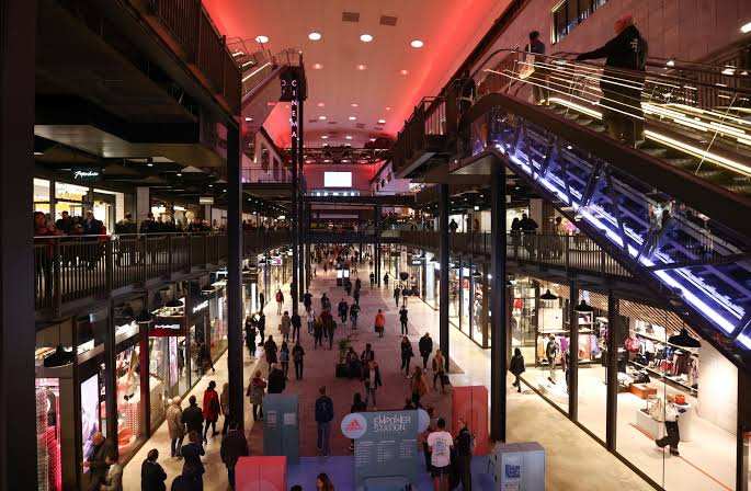 L'inflation des prix en magasin au Royaume-Uni ralentit malgré les pressions sur les coûts, selon le BRC
