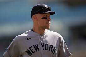 Aaron Judge écarté de l'effectif des Yankees pour la série de Wild Card contre les Red Sox en raison d'une blessure au mollet