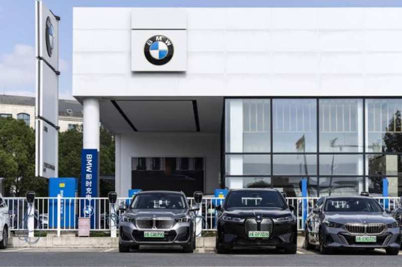 BMW vise un rétablissement de sa marge à 5 % d'ici 2028 grâce à des suppressions d'emplois en Allemagne et à une réduction des activités en Chine pour contrer les pressions des droits de douane américains