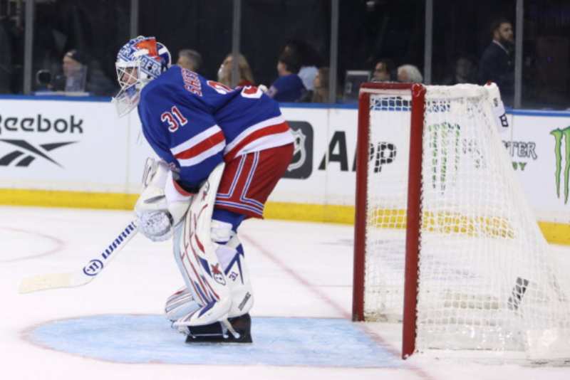 Igor Shesterkin devient le premier gardien des Rangers à marquer dans une victoire 5-1 contre le Lightning lors du match d'ouverture à domicile
