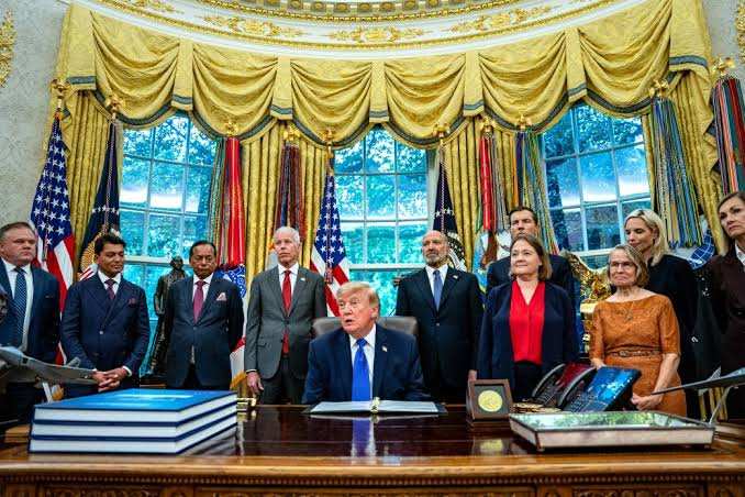 With a steel mill and campaign cash, Trump and GOP leaders launch an Iowa rescue mission