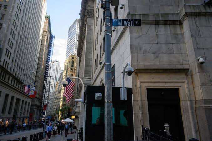 Wall Street Tries to Live With 5% Yields as Market Cracks Grow