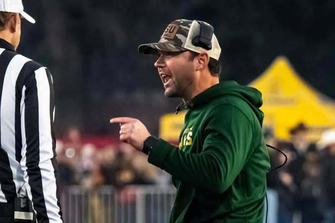 El coordinador defensivo de Colorado State desaparece de la banda temprano y es despedido después del partido