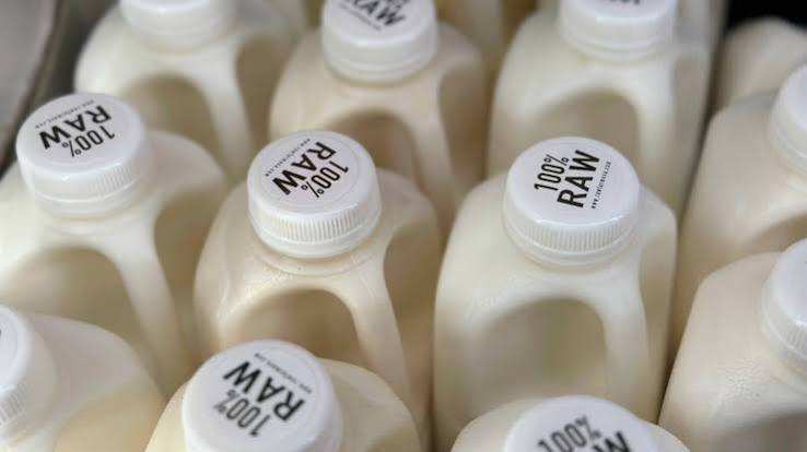 Les pédiatres renouvellent leur appel à l'interdiction du lait cru