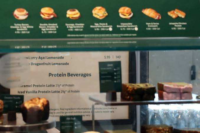 Starbucks demandado por afirmaciones de "libre de azúcar" en bebidas proteicas