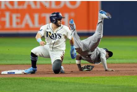 Yankees make 4 errors in sloppy loss to Rays, fall behind 2-0 in ALDS