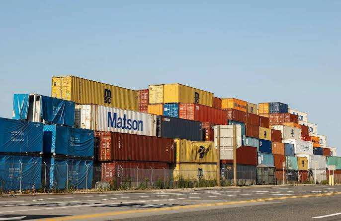 Le déficit commercial américain s'élargit à 105,6 milliards de dollars alors que les importations atteignent un record