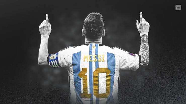 Comment la lutte de Messi pour sortir de l'ombre de Maradona a scellé sa gloire éternelle en Argentine