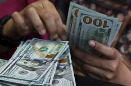 Gold edges lower with focus on Fed minutes, rate path clues