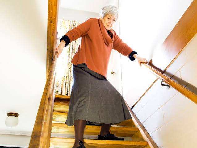 « La douleur était atroce » : Une amie dans la soixantaine a chuté dans l'escalier de son sous-sol. Qu'aurions-nous pu faire pour l'éviter ?