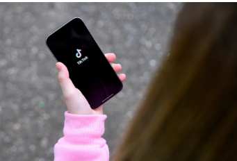 TikTok dio a adolescentes y niños una función de seguridad placebo en un experimento, alega Nueva York