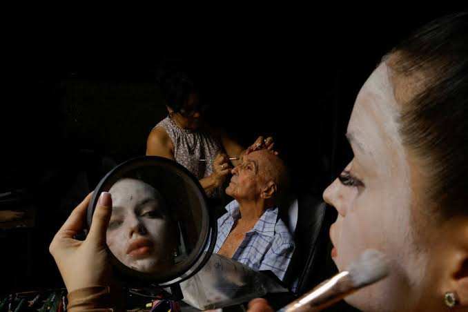 Actores cubanos insisten en que el espectáculo debe continuar a pesar de los apagones