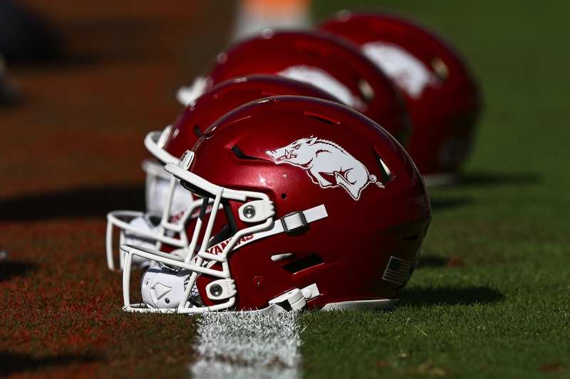 Les engagements de football de l'Arkansas pour 2027 révèlent la profondeur