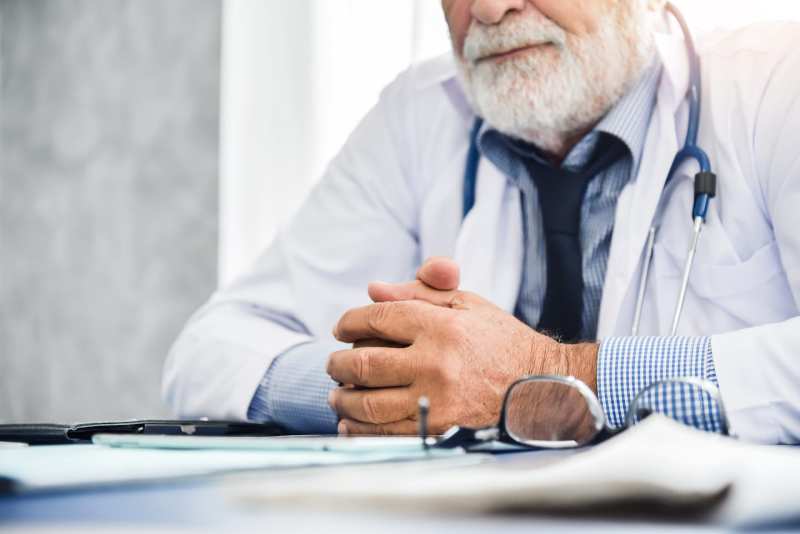 ارتفاع أعمار الأطباء يثير مخاوف سلامة المرضى