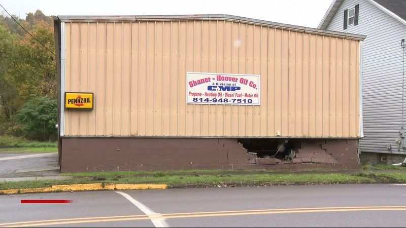 Negocio del Norte de Cambria Dañado en Colisión de Vehículos