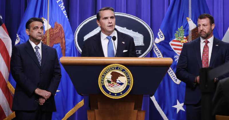 Departamento de Justicia exige a California verificar la ciudadanía de los votantes