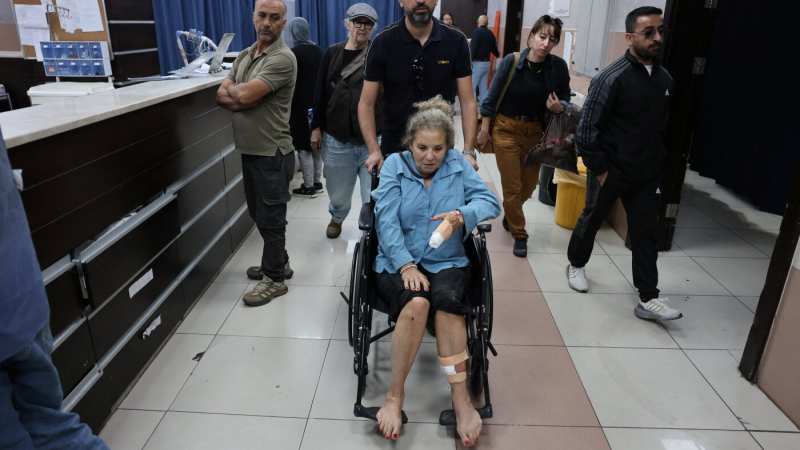 Asentados Atacan Recolectores de Aceitunas Periodista Herida