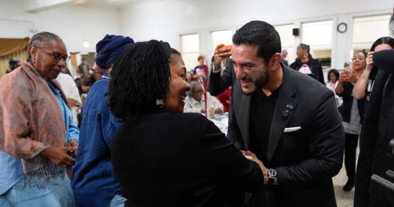 Vance riposte à El Sayed dans le Michigan