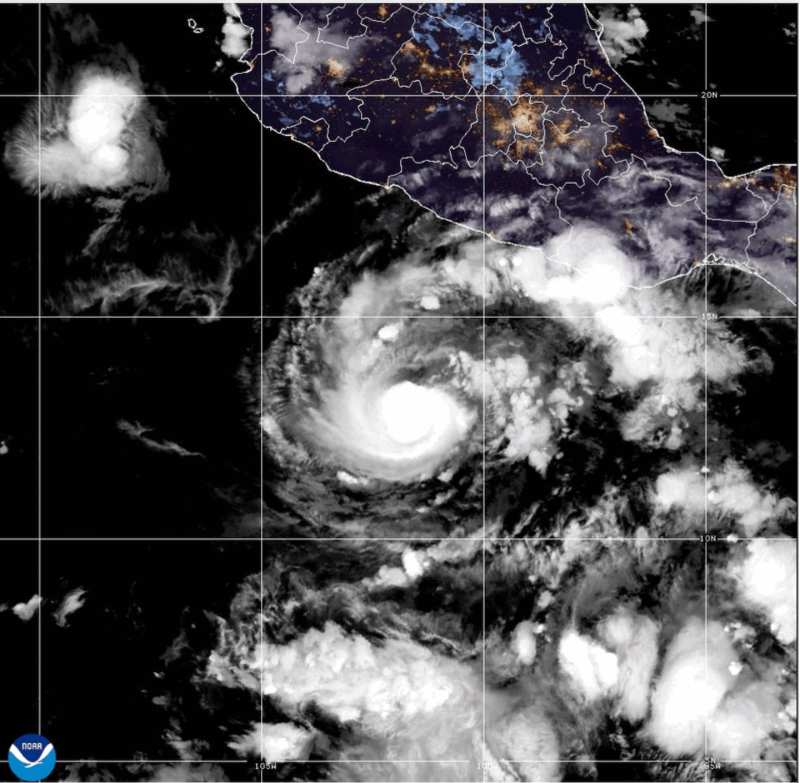 El huracán Trudy se dirige hacia la costa del Pacífico de México