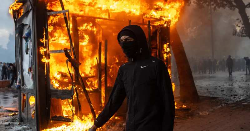 La France fait face à des émeutes massives : 1 800 arrestations