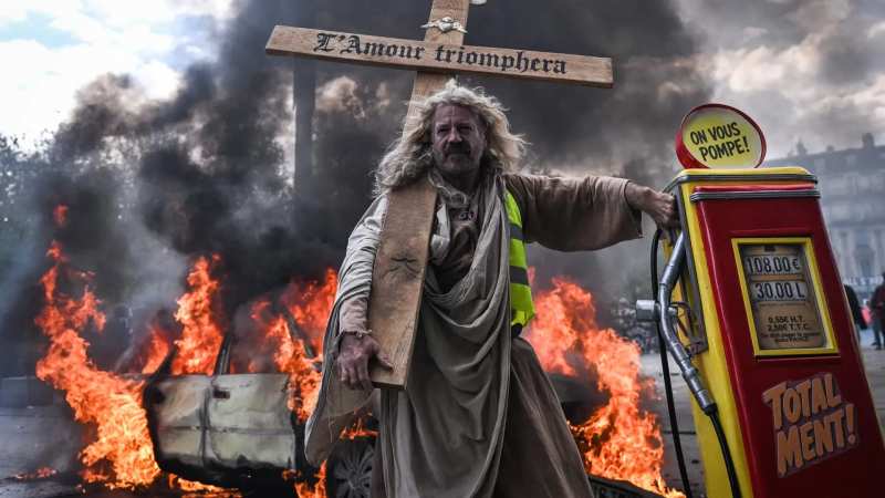 Hundreds of Thousands Protest Across Europe Over Rising Living Costs