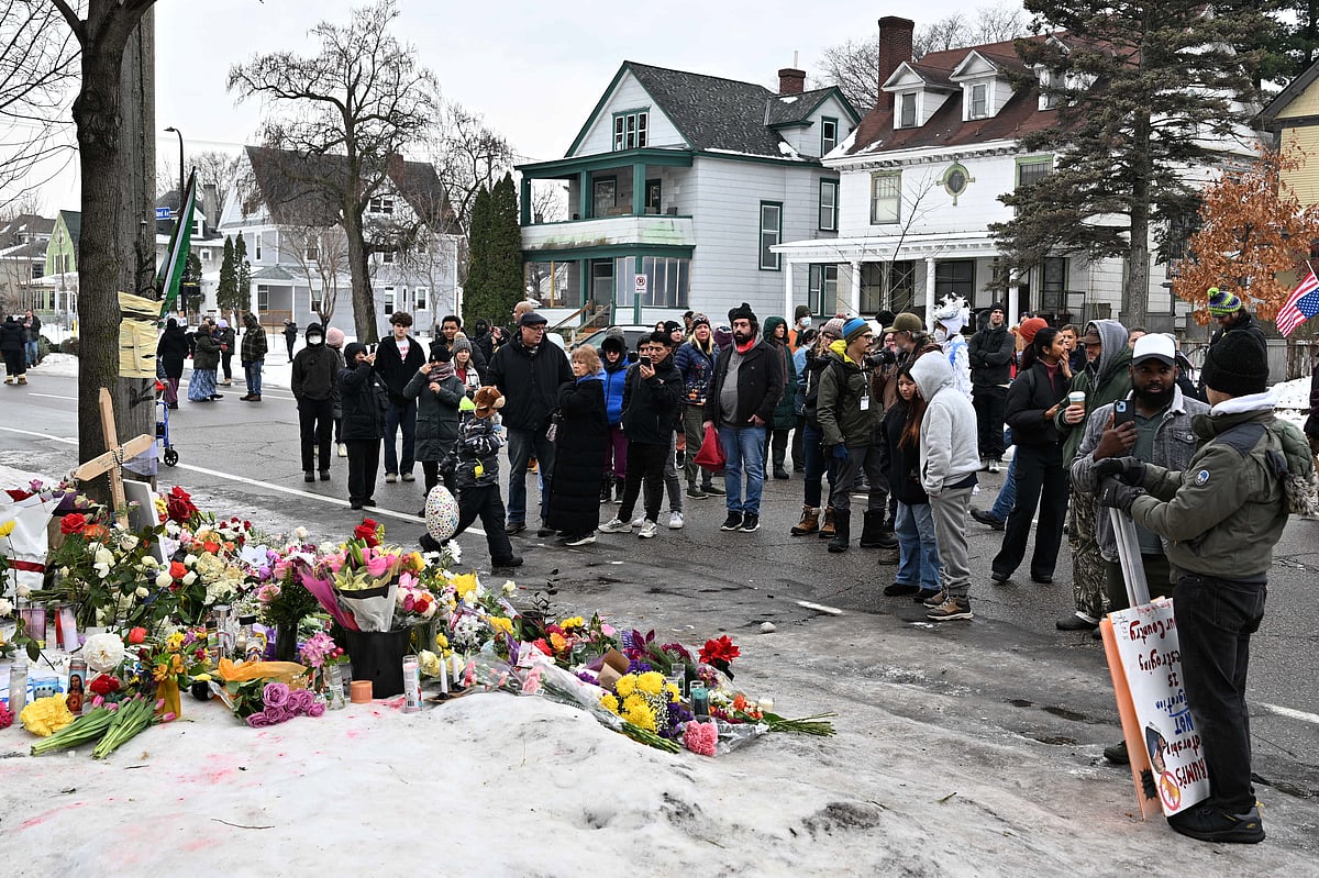 Des résidents de Minneapolis manifestent après qu'un agent de l'ICE a abattu une personne, provoquant des protestations