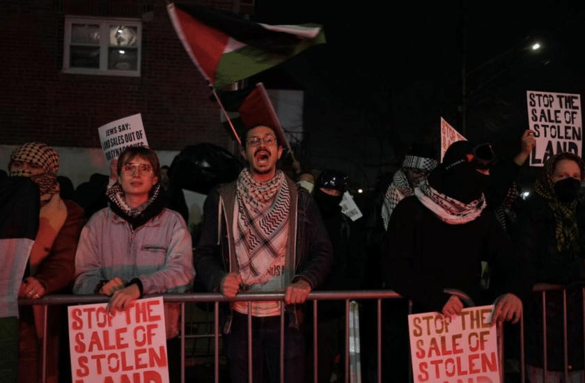 Des slogans pro-Hamas scandés devant une synagogue à New York, la police intervient
