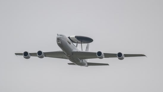Un jet d'affaires s'écrase au décollage à Bangor, faisant sept morts