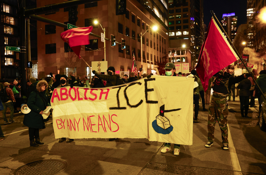 مسؤولون في ولاية واشنطن يهددون باتخاذ إجراءات قانونية ضد الهجرة والجمارك