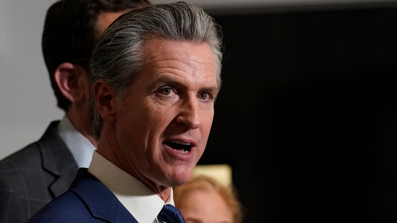 加州宣称对联邦特工的调查权，以回应明尼苏达枪击事件