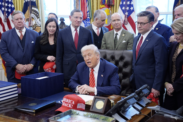 特朗普呼吁共和党人在至少 15 个地点全国化投票，声称 2020 年大选存在欺诈