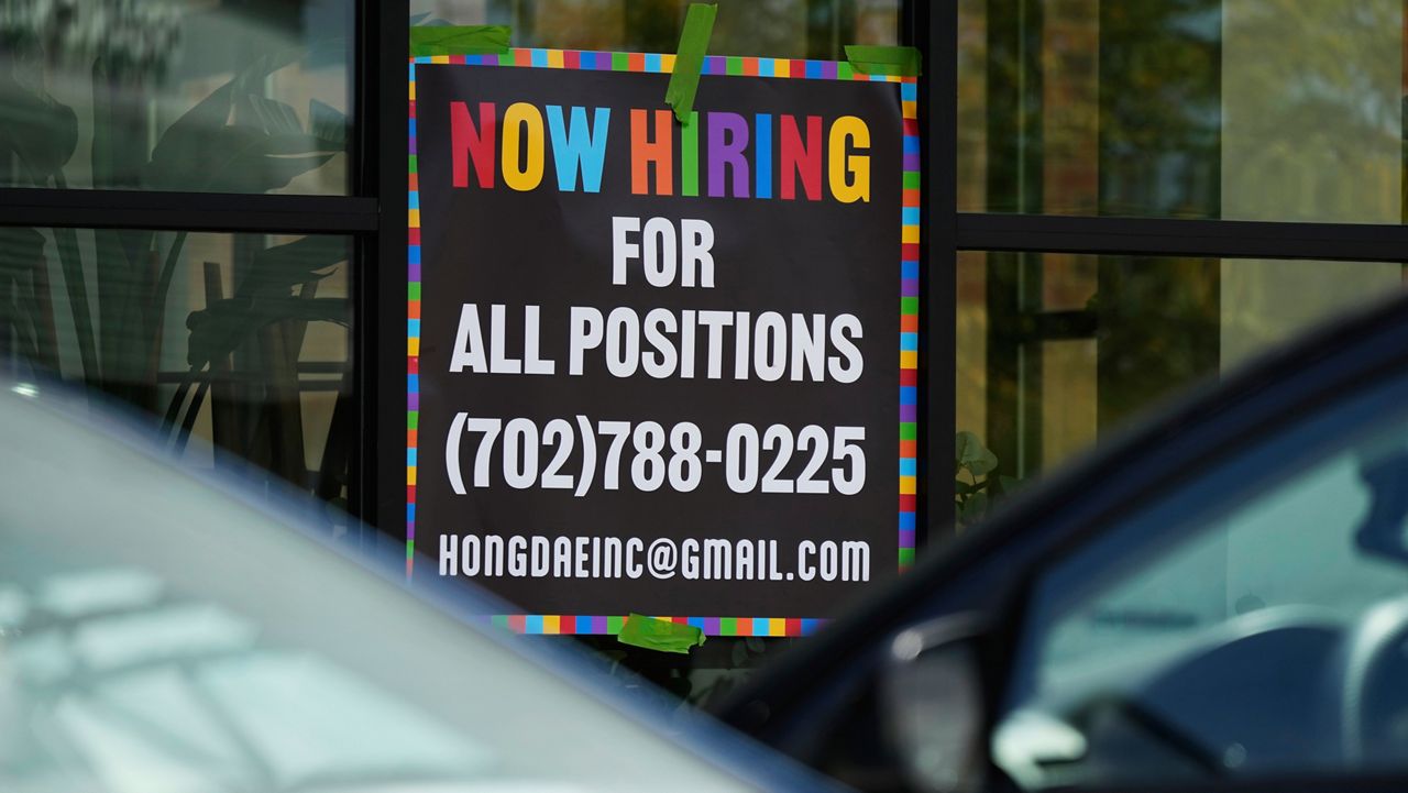 प्रारंभिक बेरोजगारी दावों में दो महीने में सबसे बड़ी साप्ताहिक वृद्धि