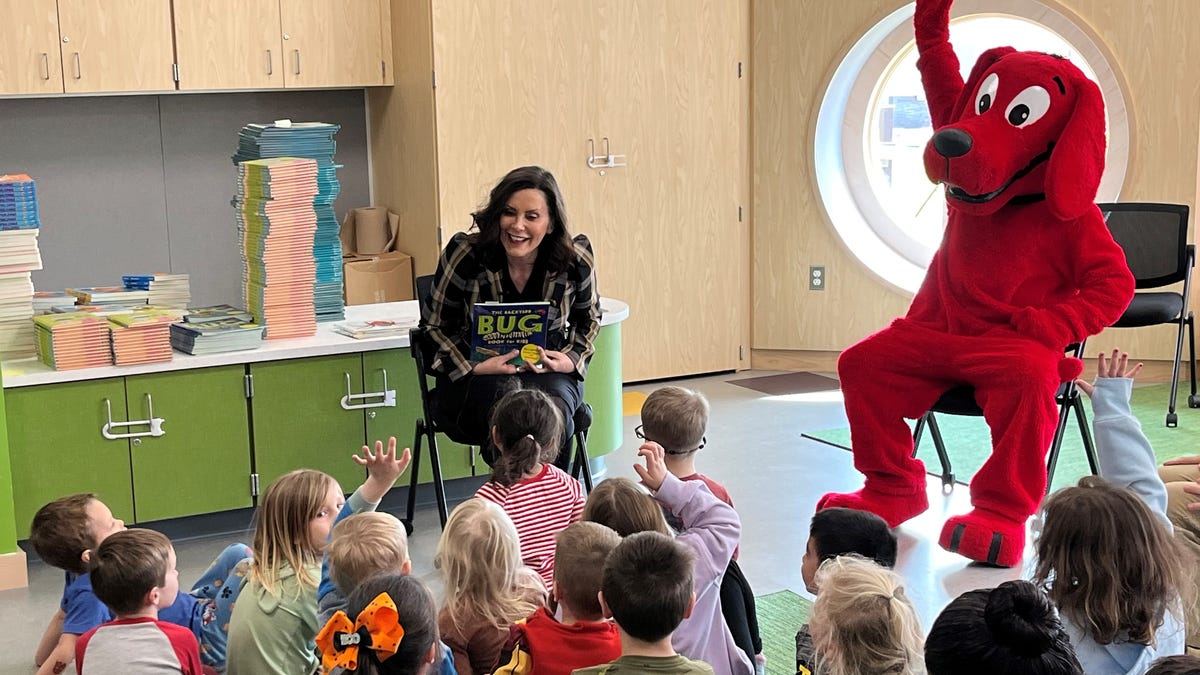 Gobernadora de Michigan propone presupuesto 2027 con nuevos ingresos y recortes fiscales